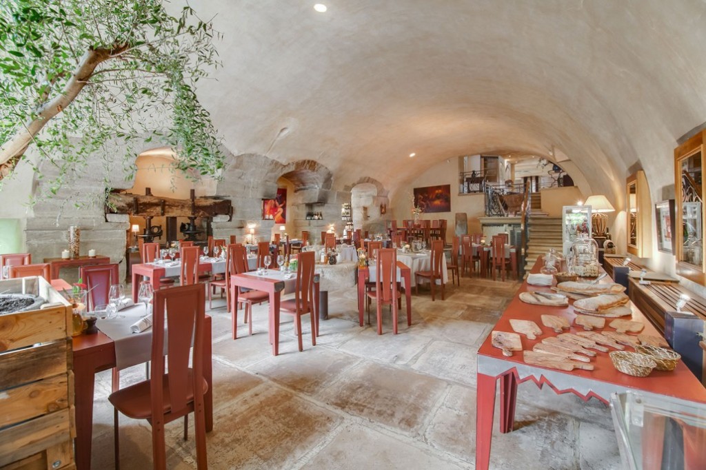 le-moulin-de-lourmarin-3457-restaurant-1©ChateauxetHotelsCollection-1030x686